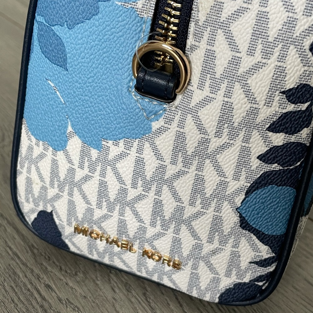 Michael Kors 💙 Aria Blue Floral Studded Designer Crossbody Handbag - Picture 3 of 7